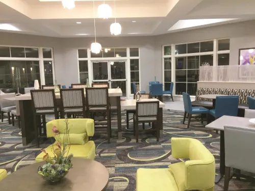 La Quinta Inn & Suites by Wyndham Orlando Lake Mary Restauration Photos