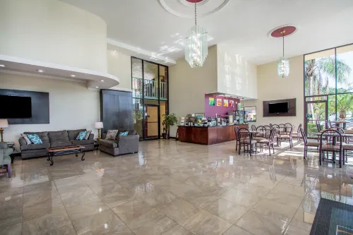 Quality Inn & Suites at Tropicana Field Public Areas Photos