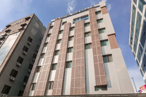 HY Realty Hotel Exterior Photos