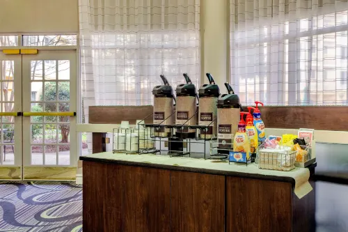 La Quinta Inn & Suites by Wyndham Raleigh Durham Airport Dining Photos