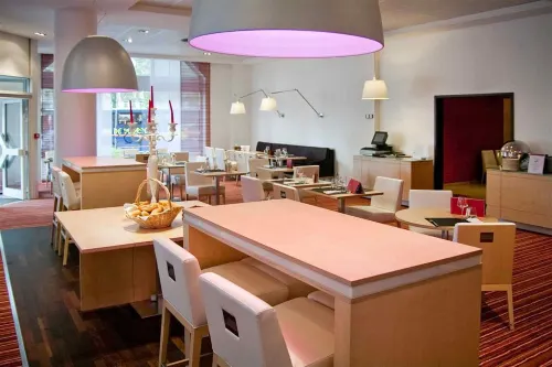 Mercure Padang Makanan Photos