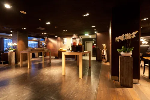 XO Hotels Blue Tower Öffentliche Flächen Photos