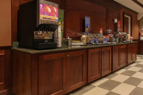 Hampton Inn Long Island-Brookhaven Restauration Photos