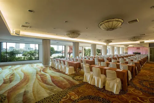 Ramada Plaza by Wyndham Bangkok Menam Riverside Business Facilities Photos