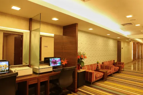 The Metropolitan Hotel & Spa New Delhi Business Photos