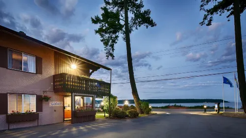 Ramada by Wyndham Campbell River Featured Photos