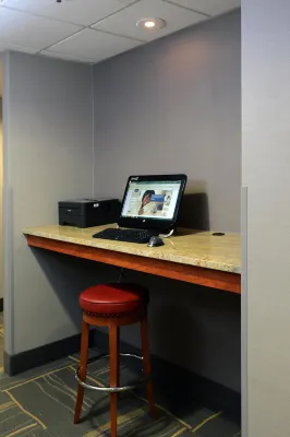 Hampton Inn and Suites by Hilton Windsor Public Areas Photos