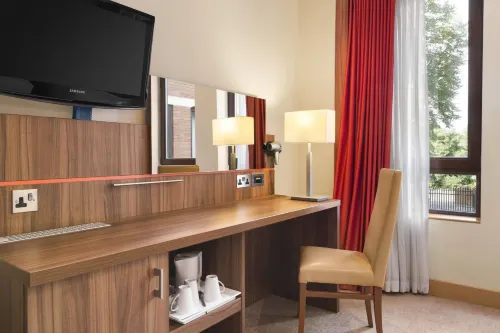 Ramada by Wyndham Hounslow - Heathrow East Rooms Photos