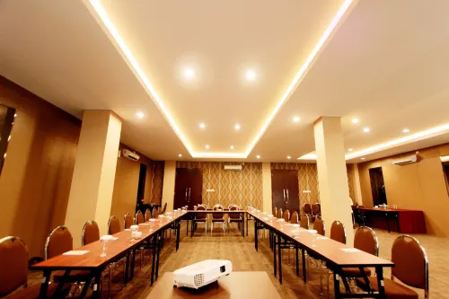 Viva Hotel Kediri, Azana Hotel Collection Fasilitas Bisnis Photos