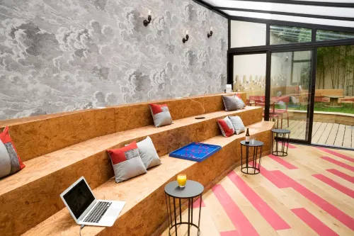 Hotel Izzy Area Publik Photos
