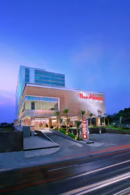 The Alana Hotel & Convention Center Solo by Aston Eksterior Photos