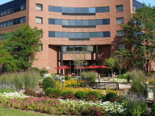 Crowne Plaza Edison Exterior Photos