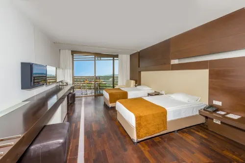 Nirvana Cosmopolitan Hotel - Convention & Sports Center Unggulan Photos
