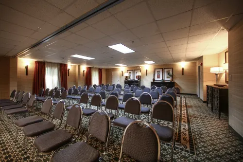 Holiday Inn Express & Suites Atlanta-Emory University Area Business Facilities Photos