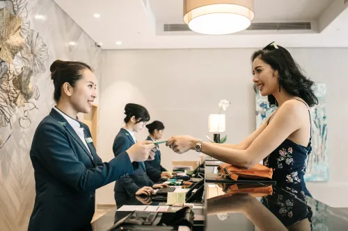 Holiday Inn & Suites Jakarta Gajah Mada Makanan Photos