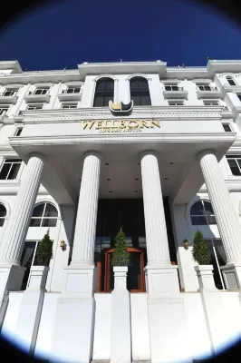 Wellborn Luxury Hotel Exterior Photos