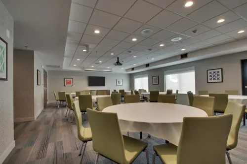 Holiday Inn Express & Suites Aurora - Naperville Restauration Photos