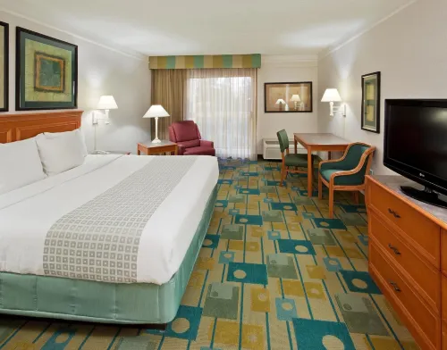La Quinta Inn & Suites by Wyndham Redding Photos