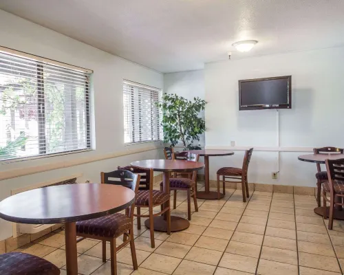 Holiday Inn Express Santa Rosa North Restauration Photos