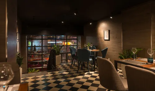 C Central Hotel Питание Photos