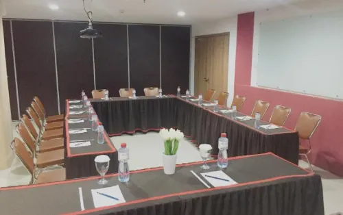 Hotel Evora Surabaya Fasilitas Bisnis Photos