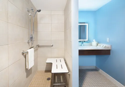 Hotel Indigo Cleveland-Beachwood Rooms Photos