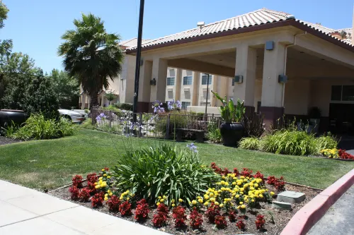 Holiday Inn Express Madera-Yosemite PK Area Exterior Photos