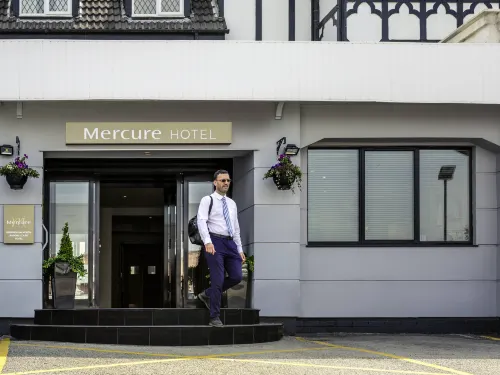 Barons Court Hotel Walsall Exterior Photos