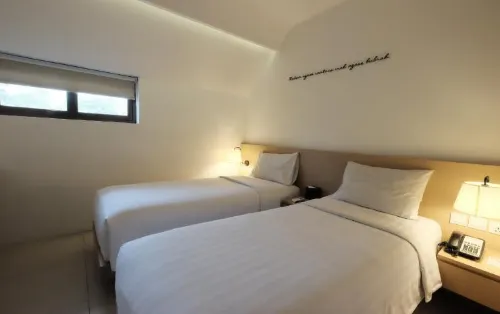 Namin Dago Hotel Rooms Photos