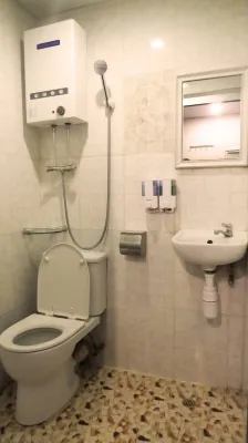 Hong Kong Budget Hostel Rooms Photos
