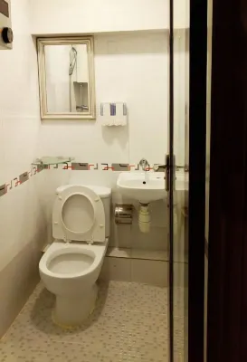 Hong Kong Budget Hostel Rooms Photos
