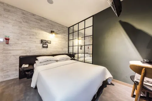 Hertz Hotel Photos
