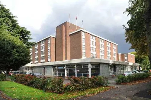 DoubleTree by Hilton London Ealing Exterior Photos