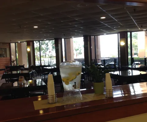 Quality Inn & Suites Pensacola Bayview Dining Photos