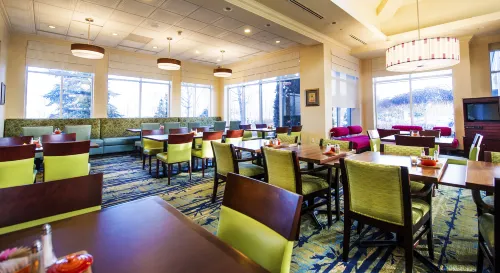 Hilton Garden Inn Niagara-on-The-Lake Dining Photos