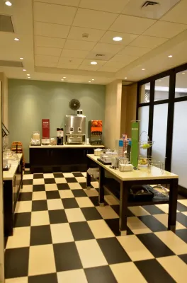 Hampton Inn Hickory Dining Photos