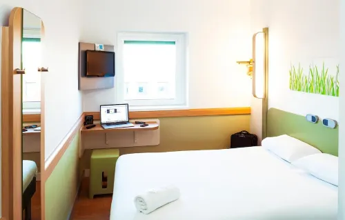 Ibis Budget Cardiff Centre Rooms Photos