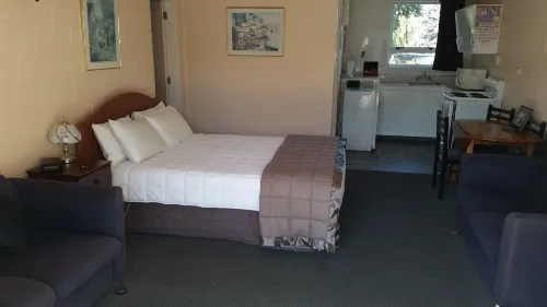 289 Midway Motel Photos