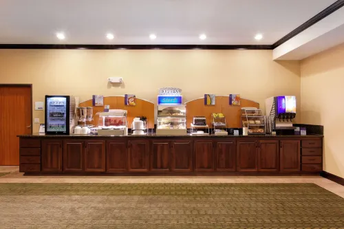 Holiday Inn Express & Suites Newport Restauration Photos