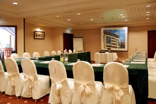 Evergreen Laurel Hotel Business Facilities Photos