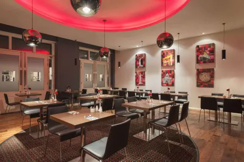 Ramada by Wyndham Belfast City Centre Restauration Photos