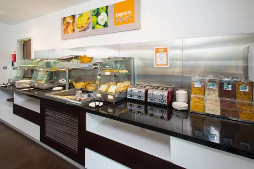 Holiday Inn Express Cambridge-Duxford M11, Jct.10 Dining Photos