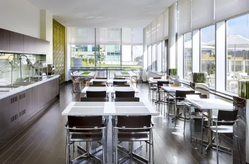 Element Vancouver Metrotown Dining Photos