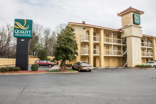 Quality Inn & Suites Airport Extérieur Photos