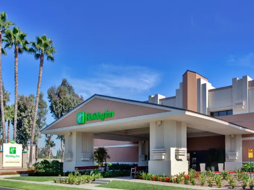 Holiday Inn & Suites Anaheim (1 Blk/Disneyland®) Featured Photos