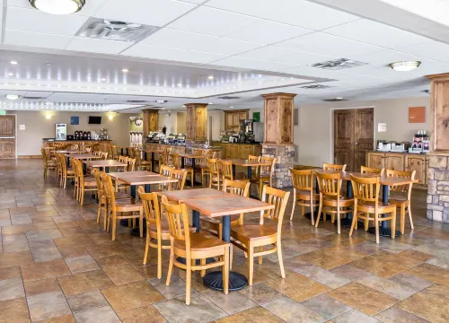 Comfort Inn at Convention Center Restauration Photos