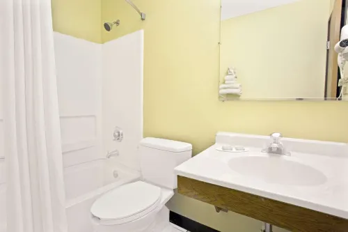 Econo lodge Rooms Photos