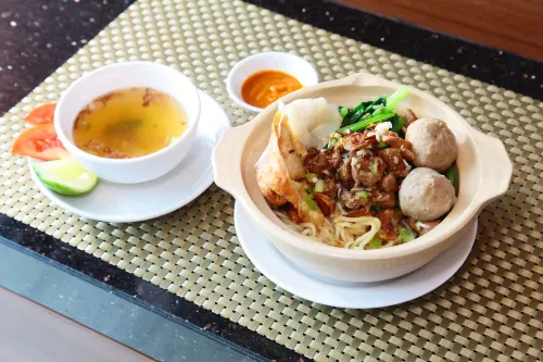 The One Hotel Makassar Makanan Photos
