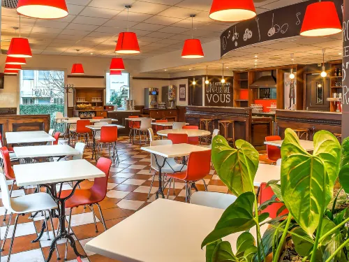 B&B HOTEL Thionville Yutz Route du Luxembourg Spisning Photos
