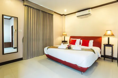 Kata Beachwalk Hotel and Bungalows Kamar Photos